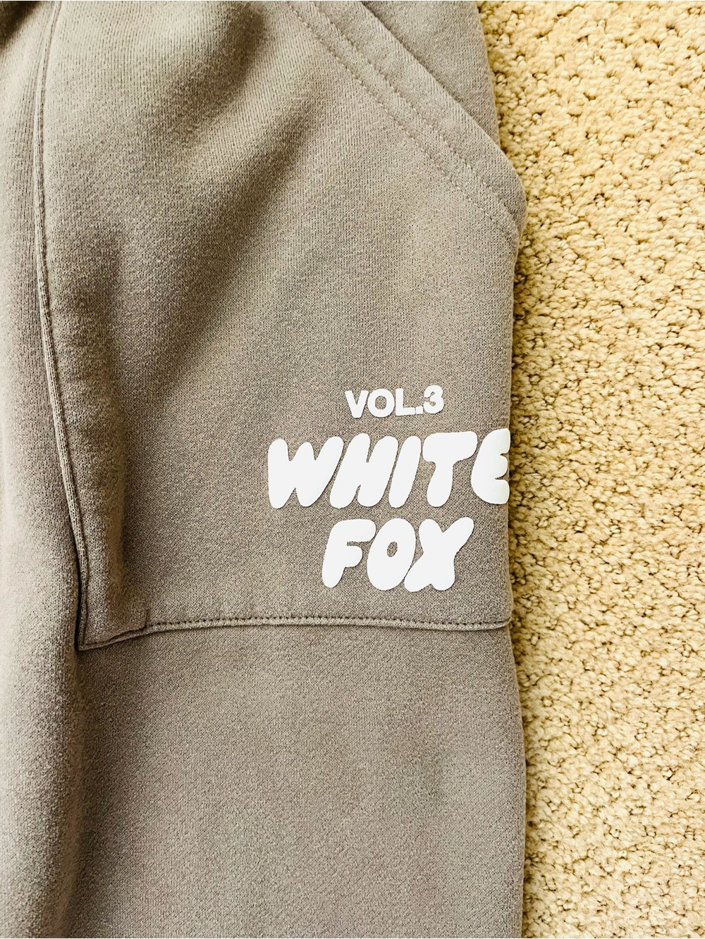 White Fox Volume 3 Sweatpants Fawn Women’s Small - Picture 7 of 15